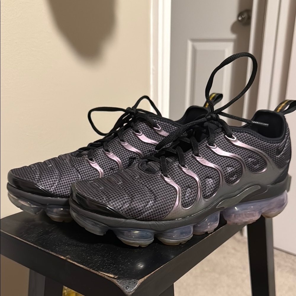 Nike Vapormax Plus Sneakers